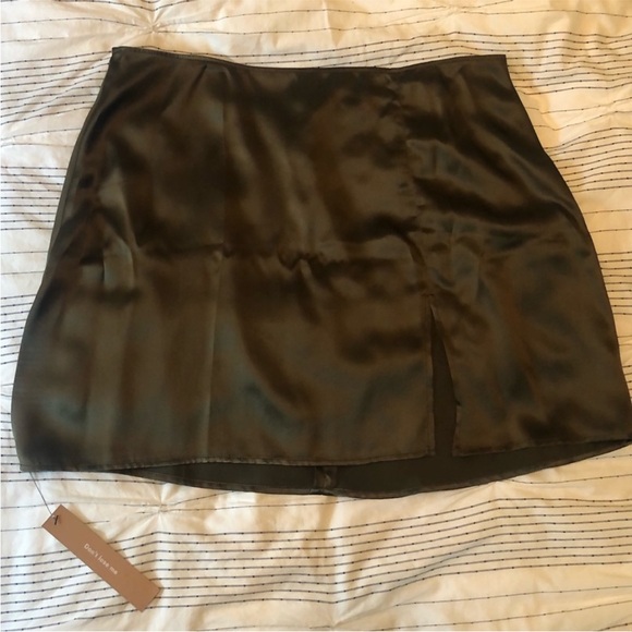 NWT Reformation Robbie silk mini skirt in army green - Picture 6 of 10